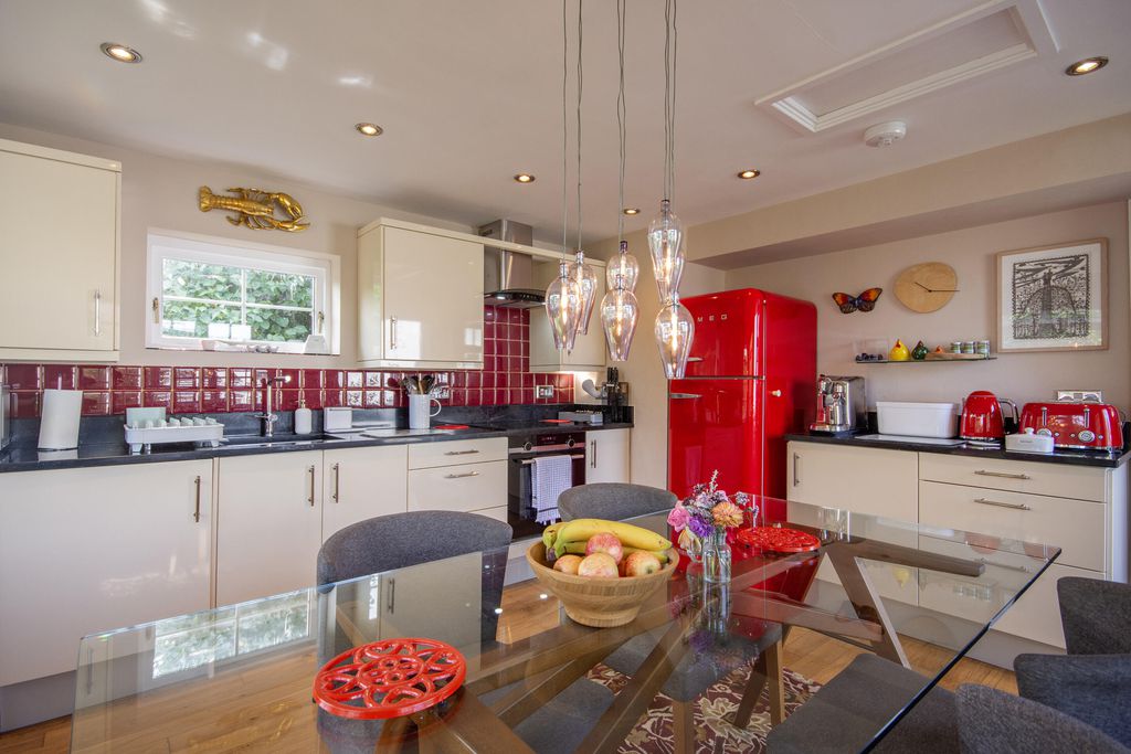 Round House East 10 - Gallery