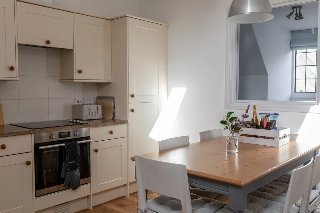 Constance 6 - Gallery