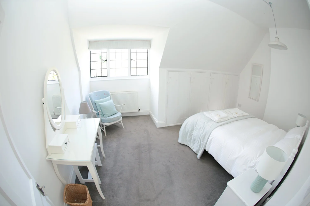 Constance 9 - Gallery