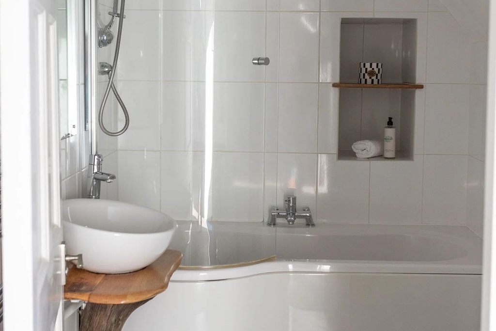 Constance 10 - Gallery