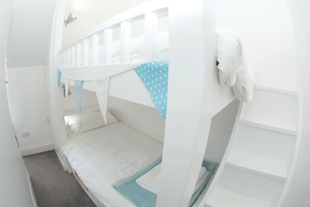 Constance 12 - Gallery