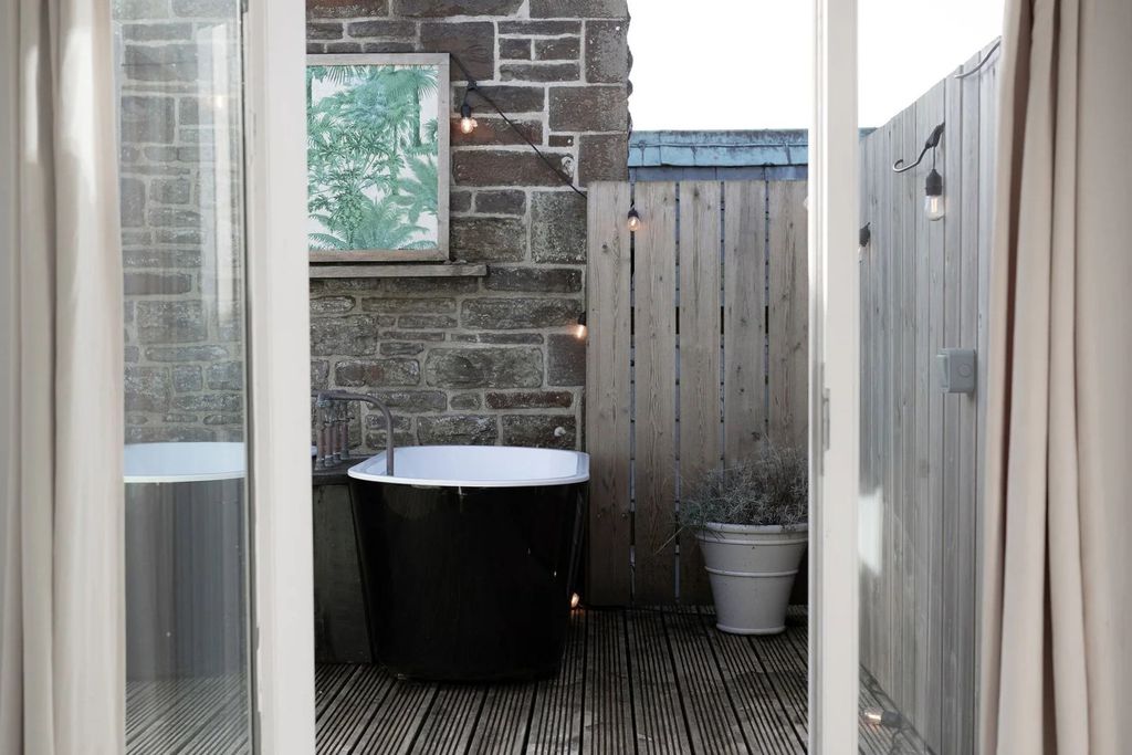 Constance 15 - Gallery