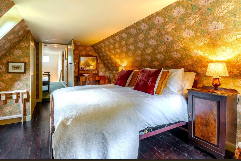 The Old Wing 9 - Gallery