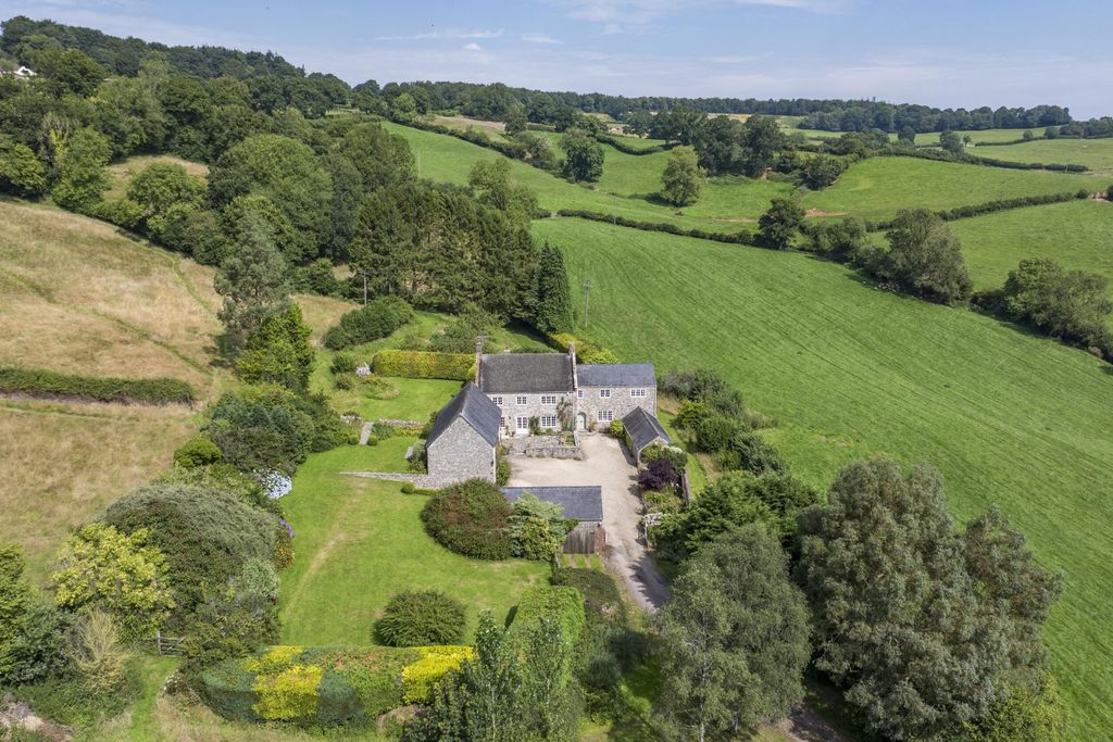 Blackdowns Farmhouse 1 - Gallery