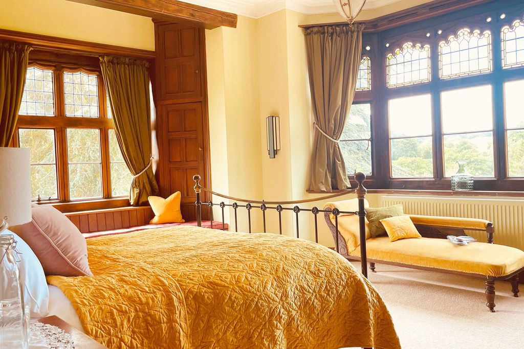 Rowden Abbey 11 - Gallery