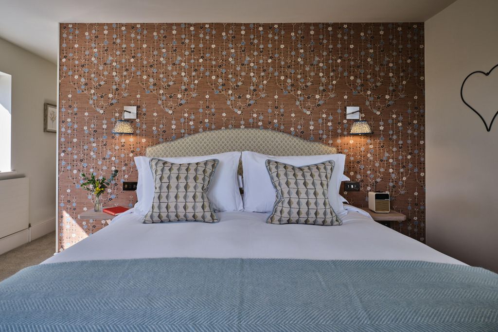 Hillside Hangouts: Elsker 16 - Gallery