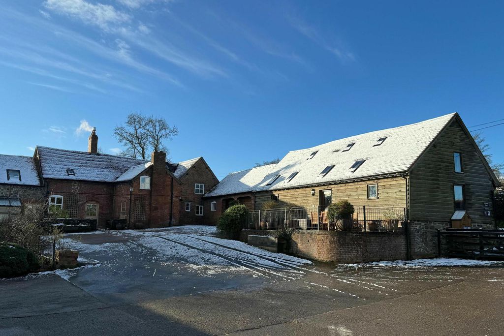 Middle Farm & Cottages: The Barn 1 - Gallery