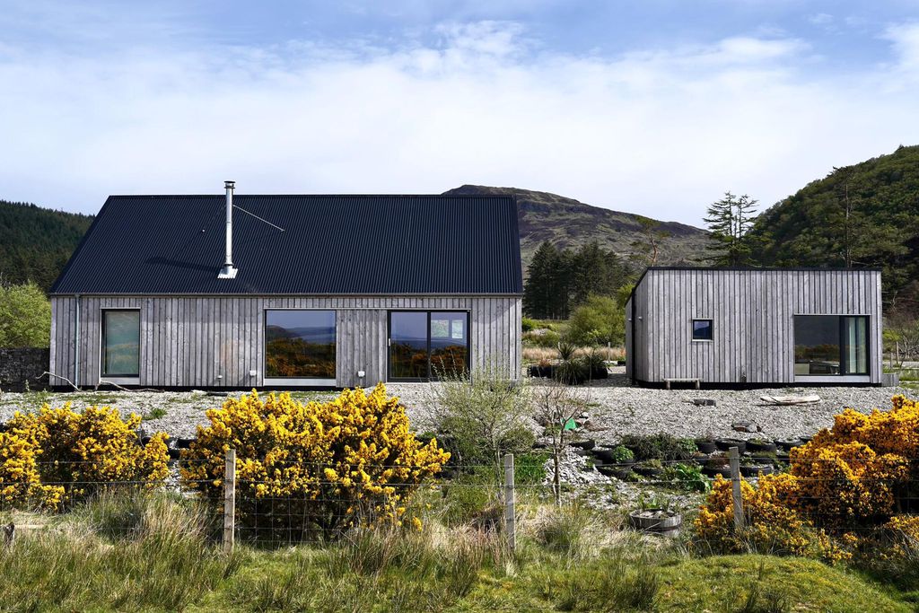 Nead Bernera 11 - Gallery