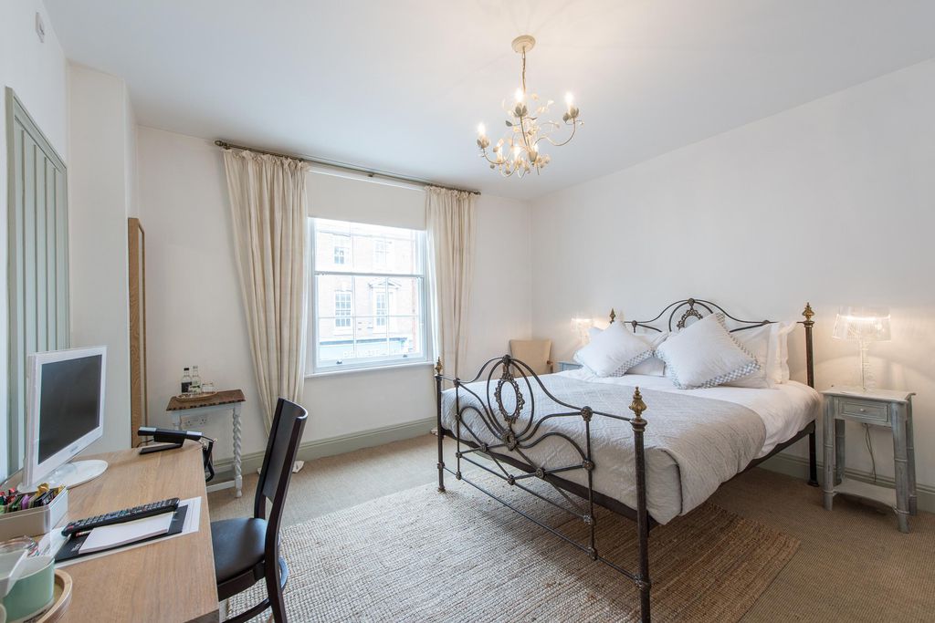 The Lion & Pheasant 10 - Gallery