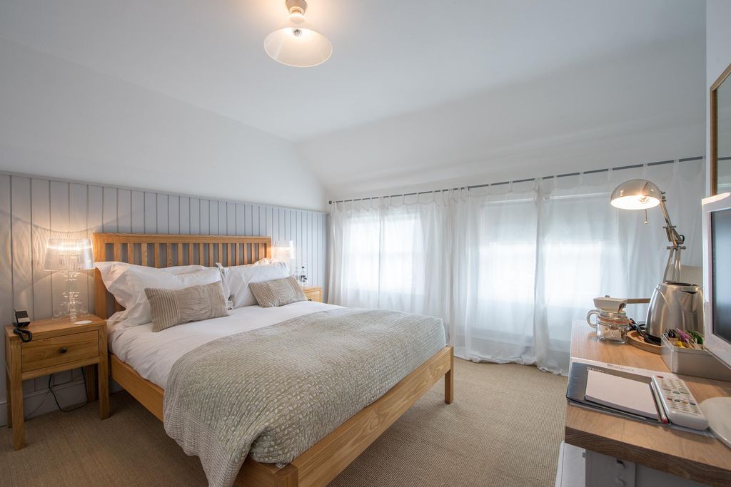 The Lion & Pheasant 11 - Gallery