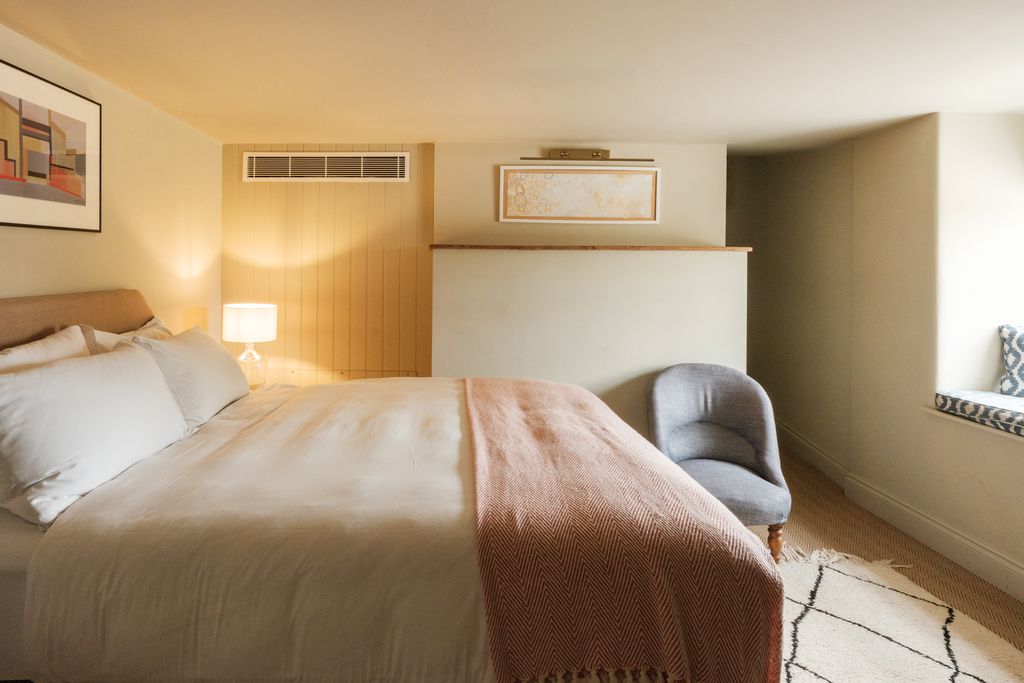 The Bell & Crown 4 - Gallery