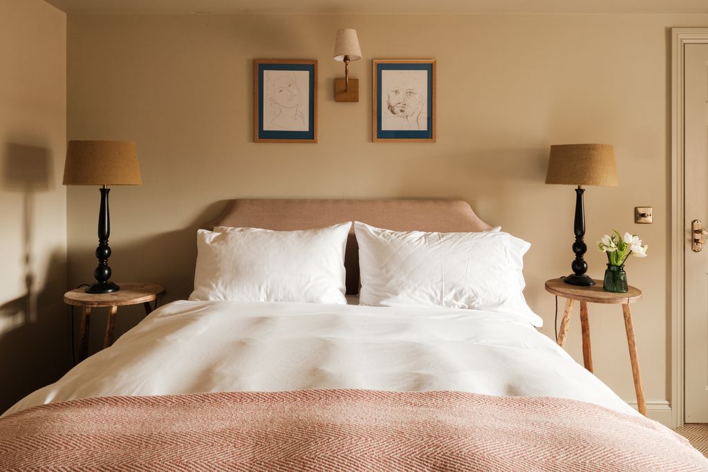 The Bell & Crown 6 - Gallery