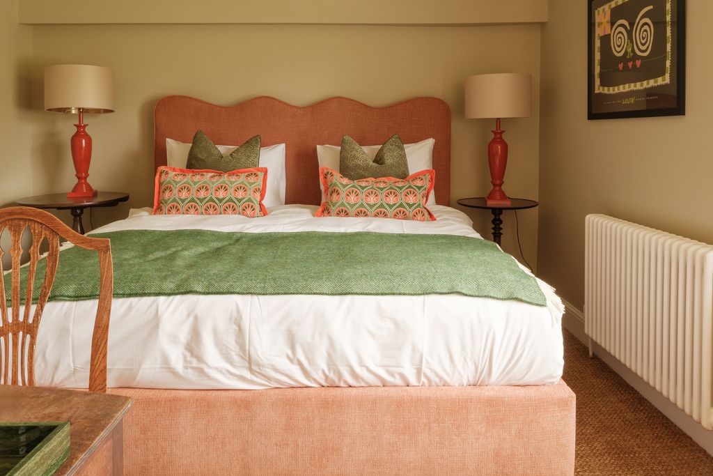 The Fleur de Lys 7 - Gallery