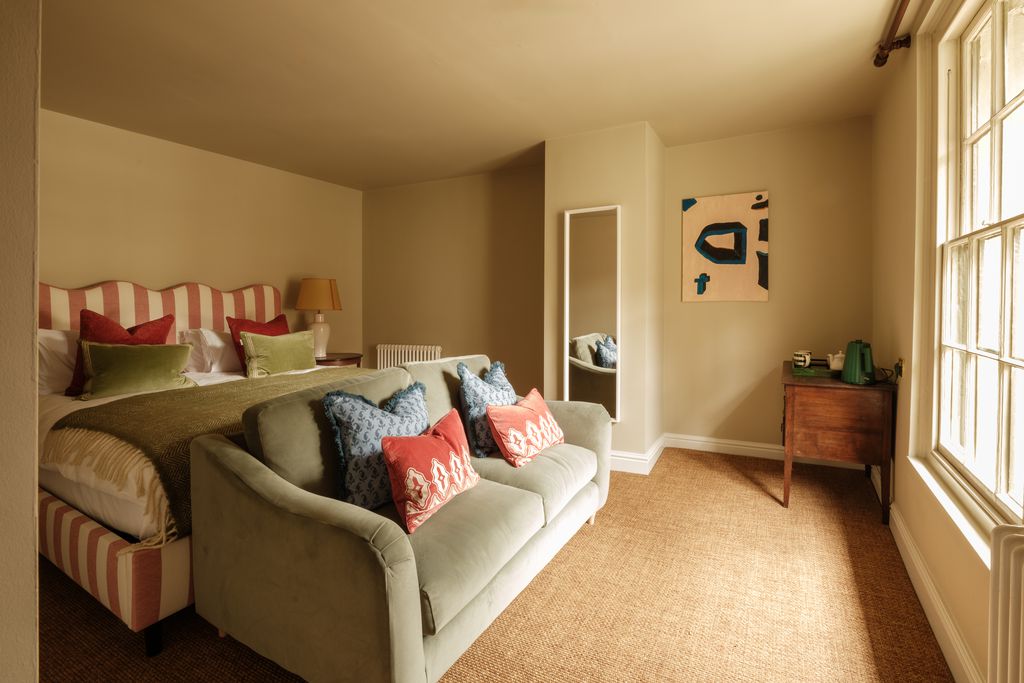 The Fleur de Lys 8 - Gallery