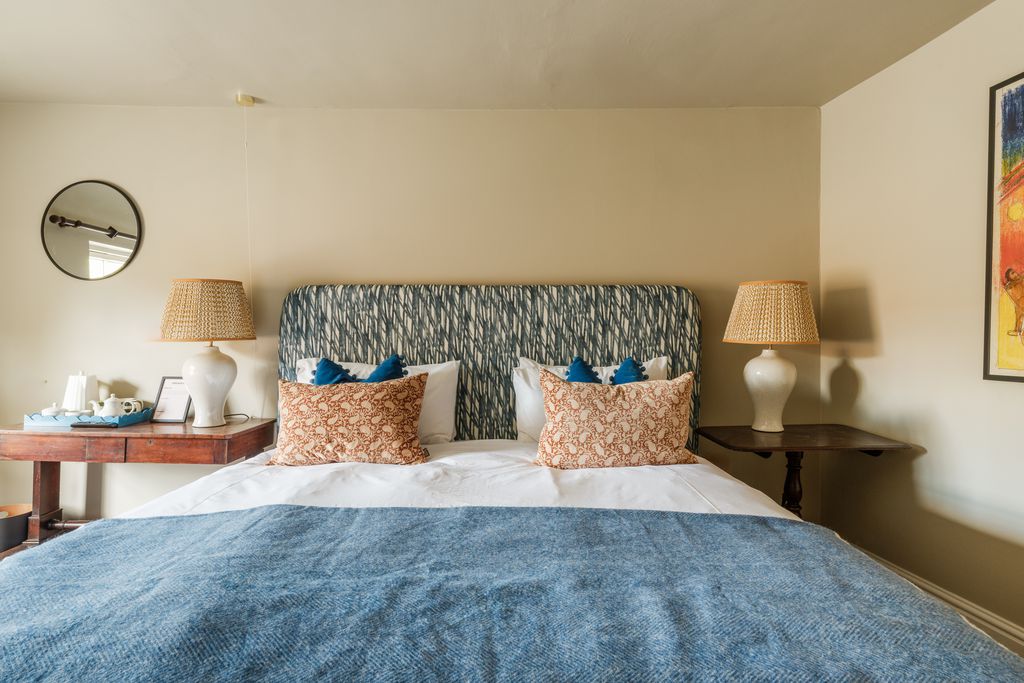 The Fleur de Lys 10 - Gallery