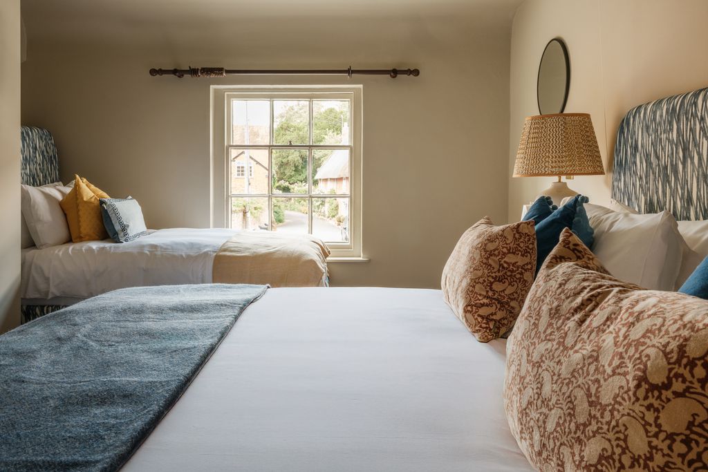 The Fleur de Lys 13 - Gallery