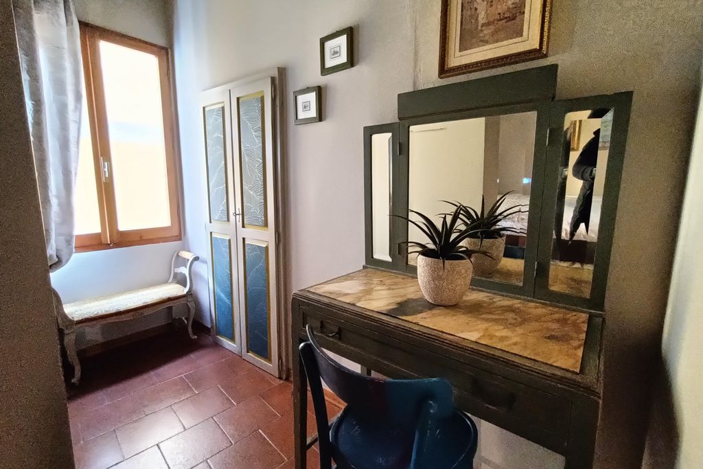 The Square 1 11 - Gallery