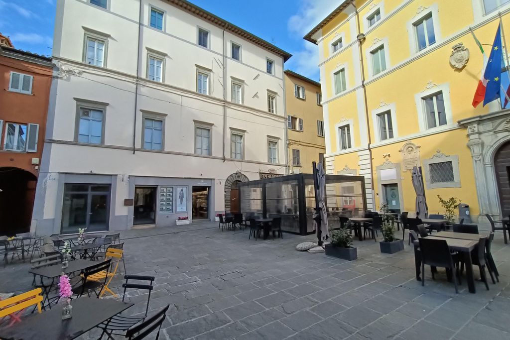 The Square 1 15 - Gallery