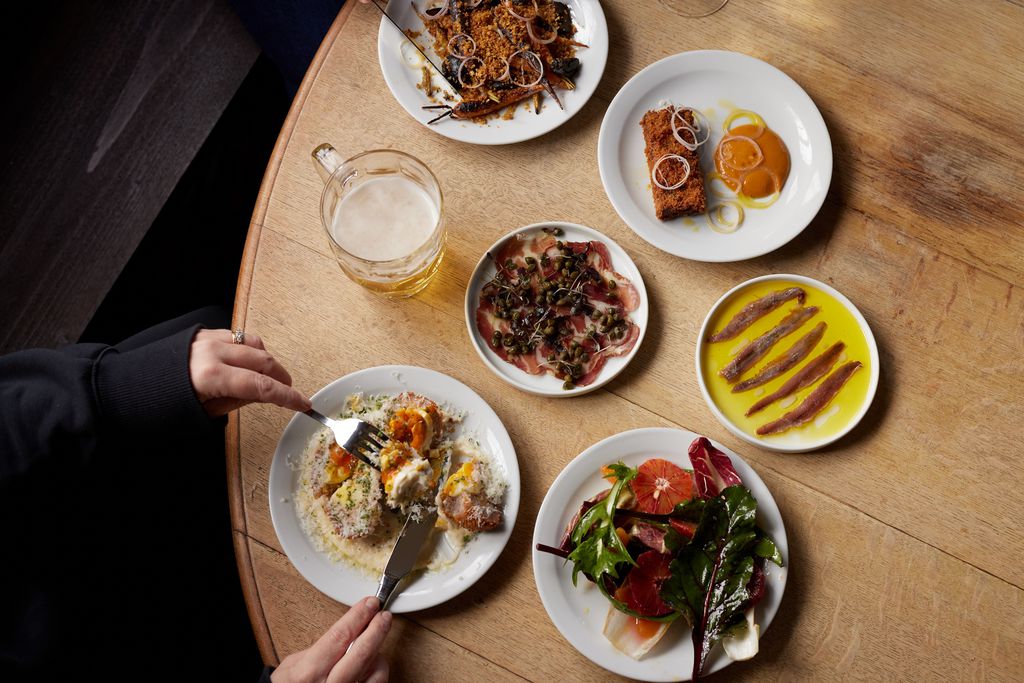 The Fleur de Lys 4 - Gallery