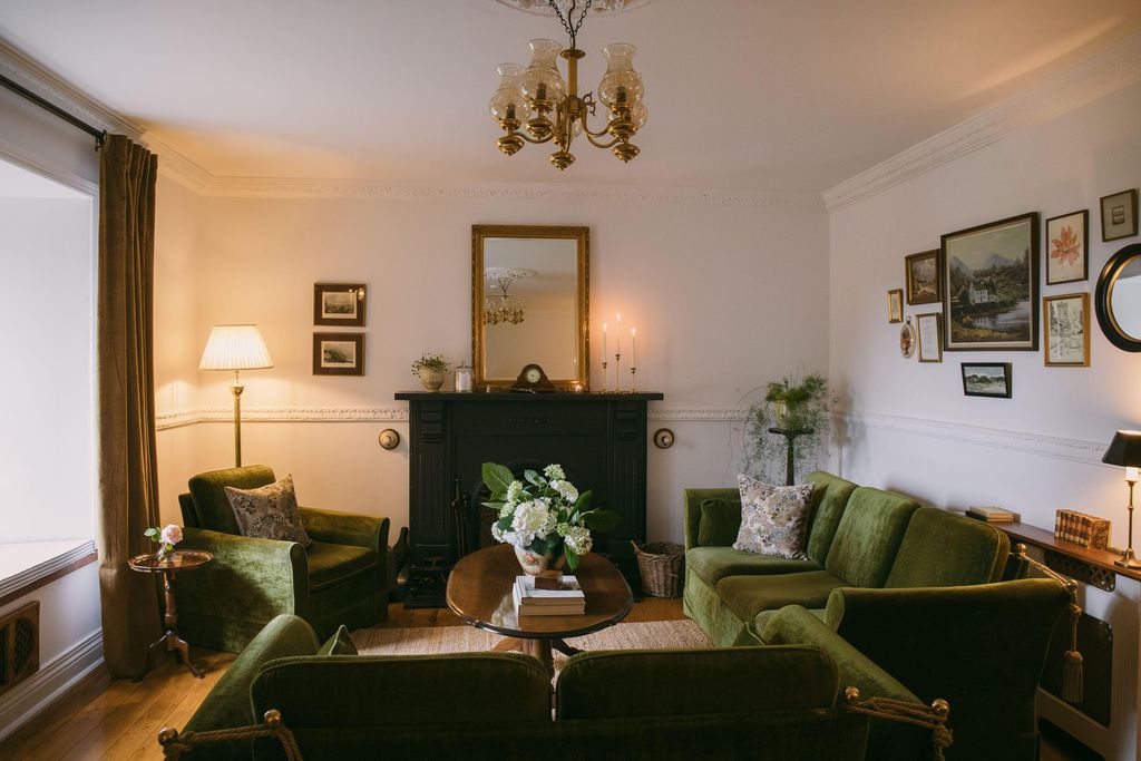 Mossie's 2 - Gallery