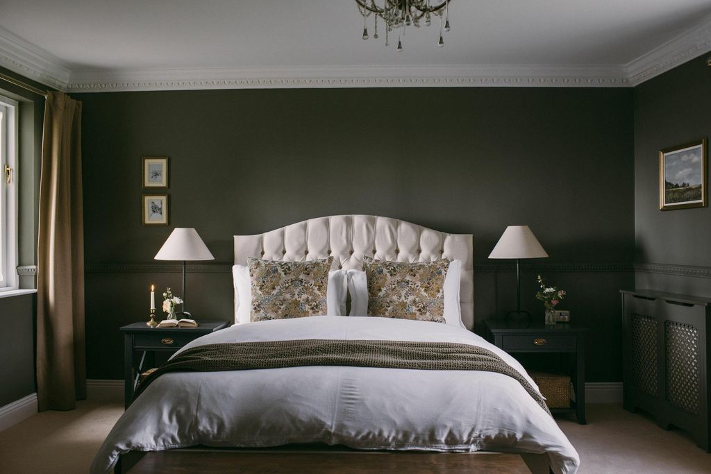 Mossie's 4 - Gallery