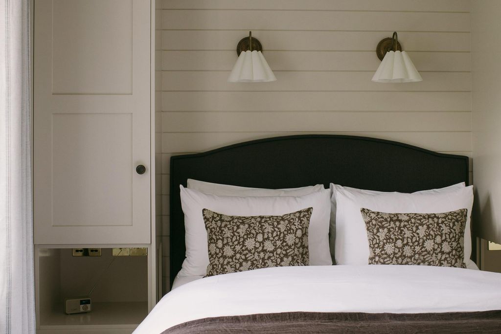 Mossie's 8 - Gallery