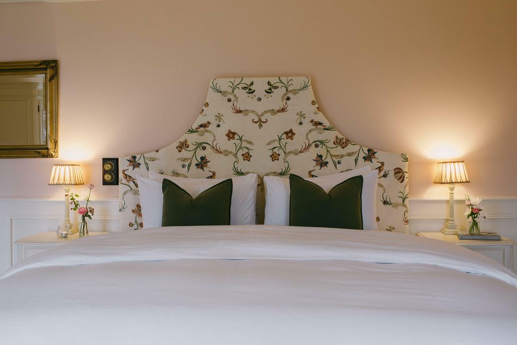 Mossie's 9 - Gallery