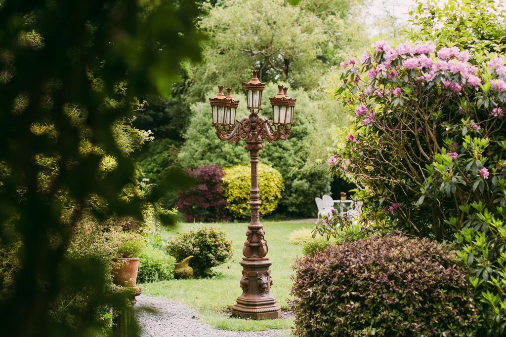 Mossie's 13 - Gallery