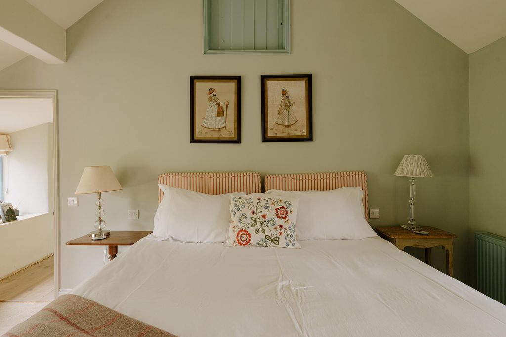 Tyn Llech 11 - Gallery