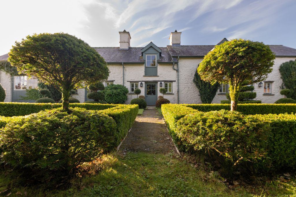 Llwynwermod Estate - West Cottage 17 - Gallery