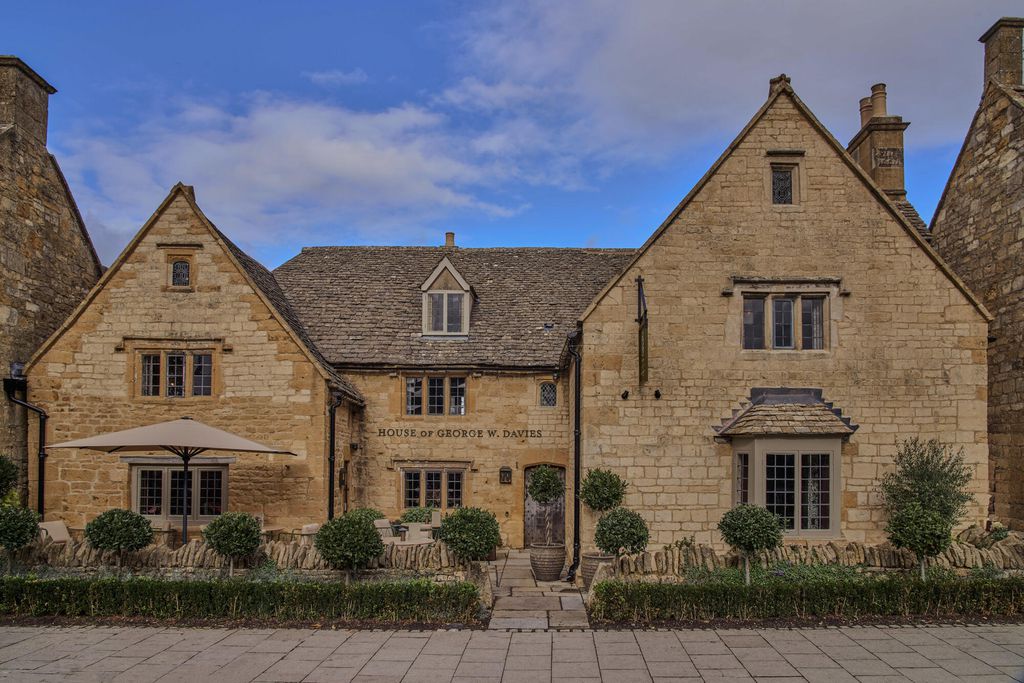 House of George 1 - Gallery