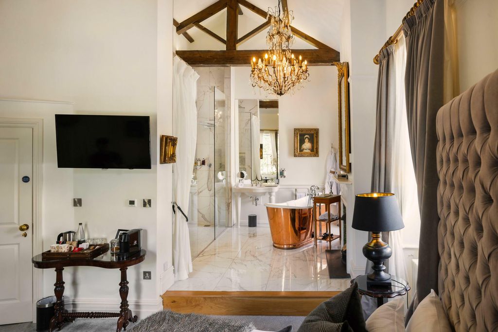 Coach & Horses 6 - Gallery