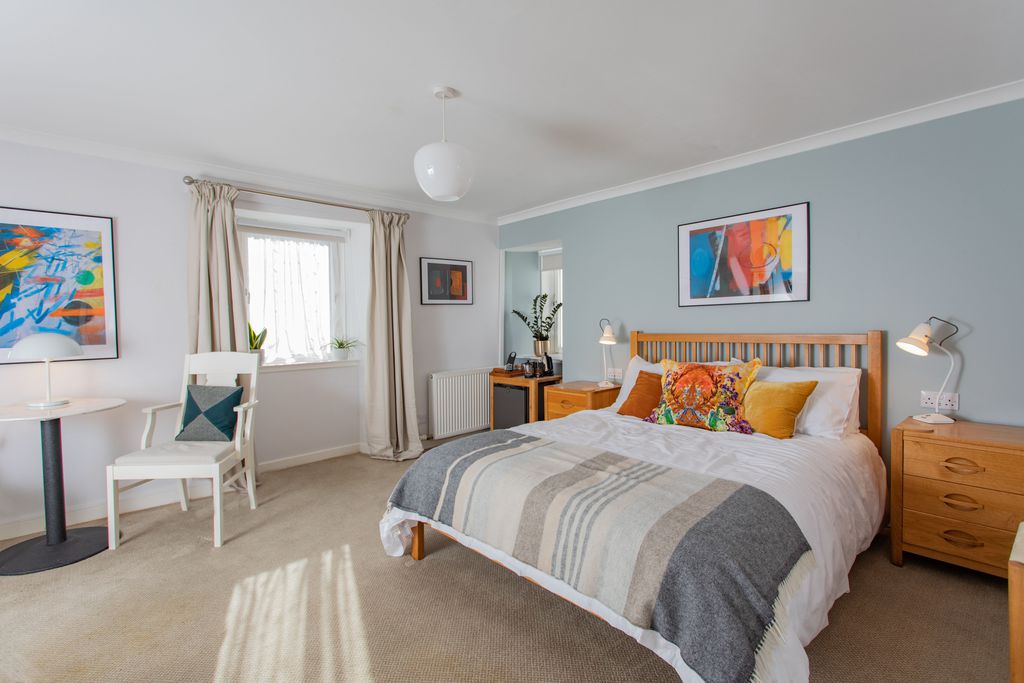 Roskhill House 3 - Gallery