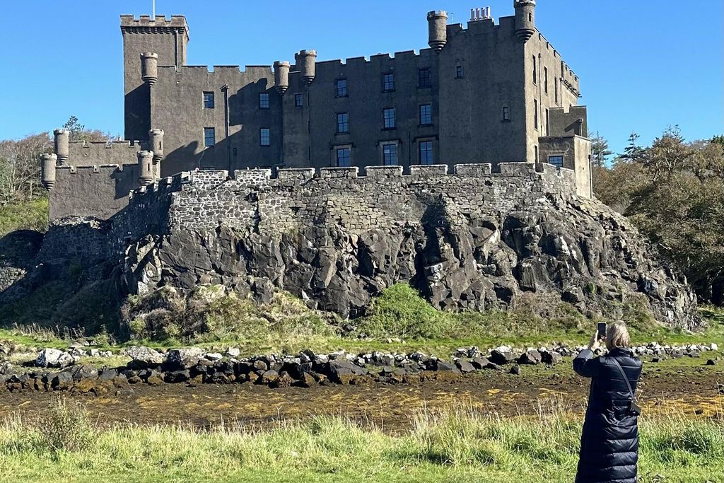 Roskhill House 14 - Gallery