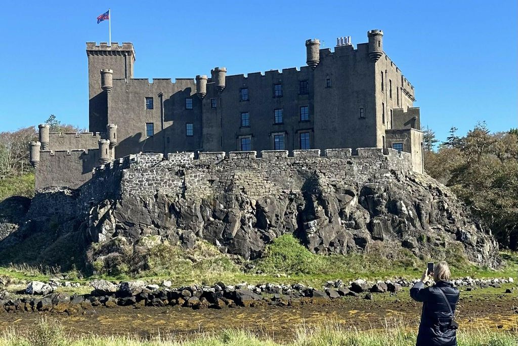 Roskhill House 18 - Gallery