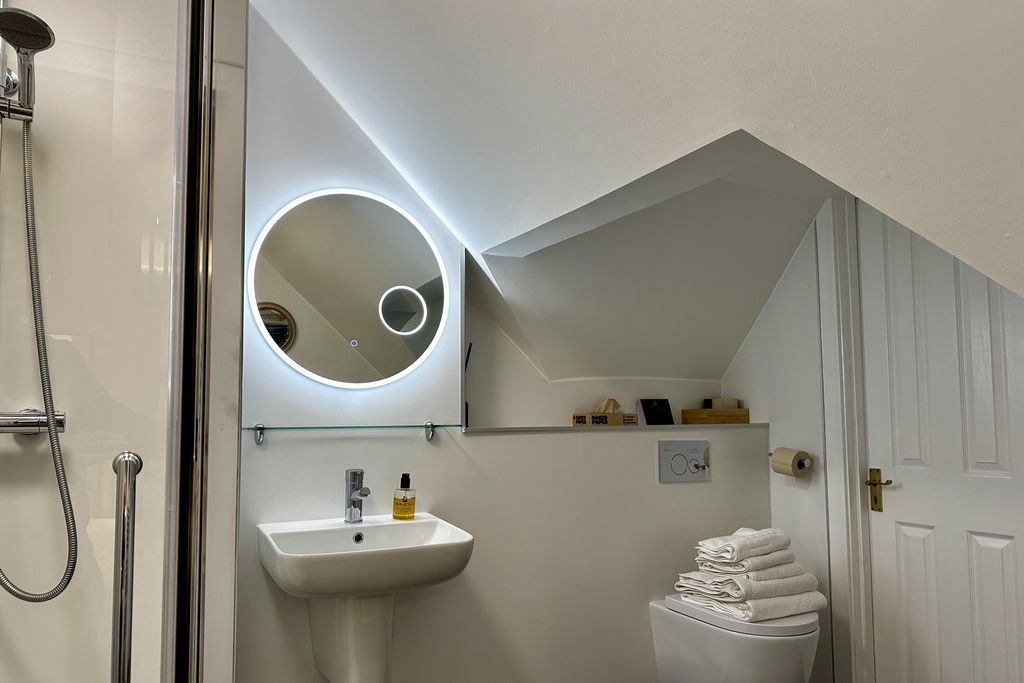 Roskhill House 7 - Gallery