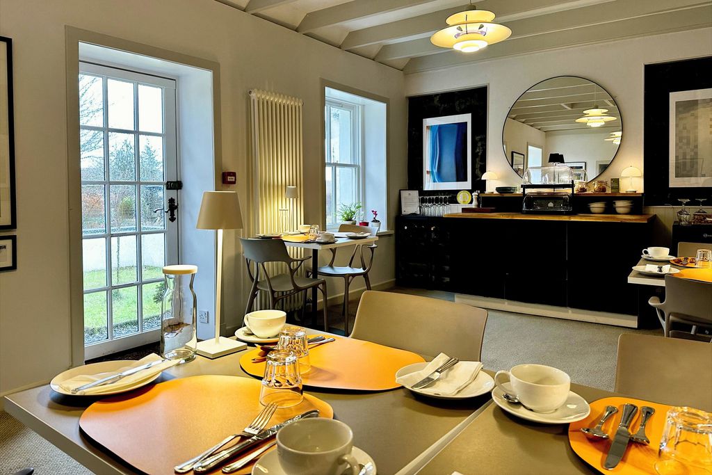 Roskhill House 11 - Gallery