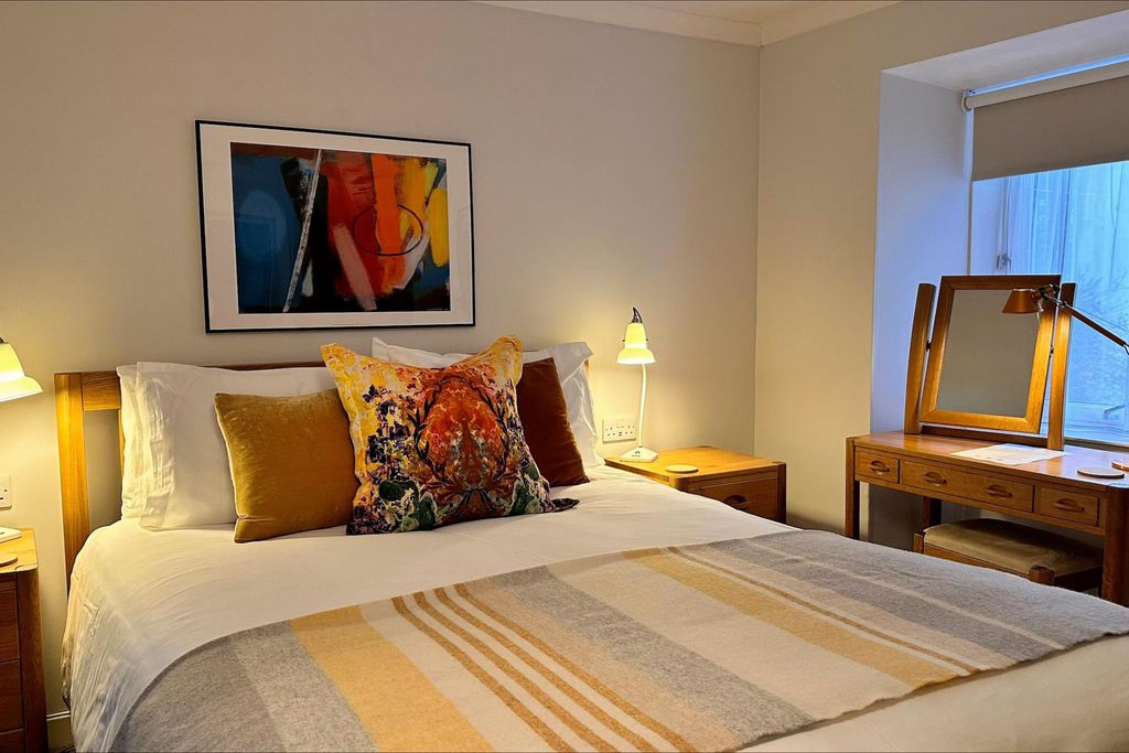 Roskhill House 2 - Gallery