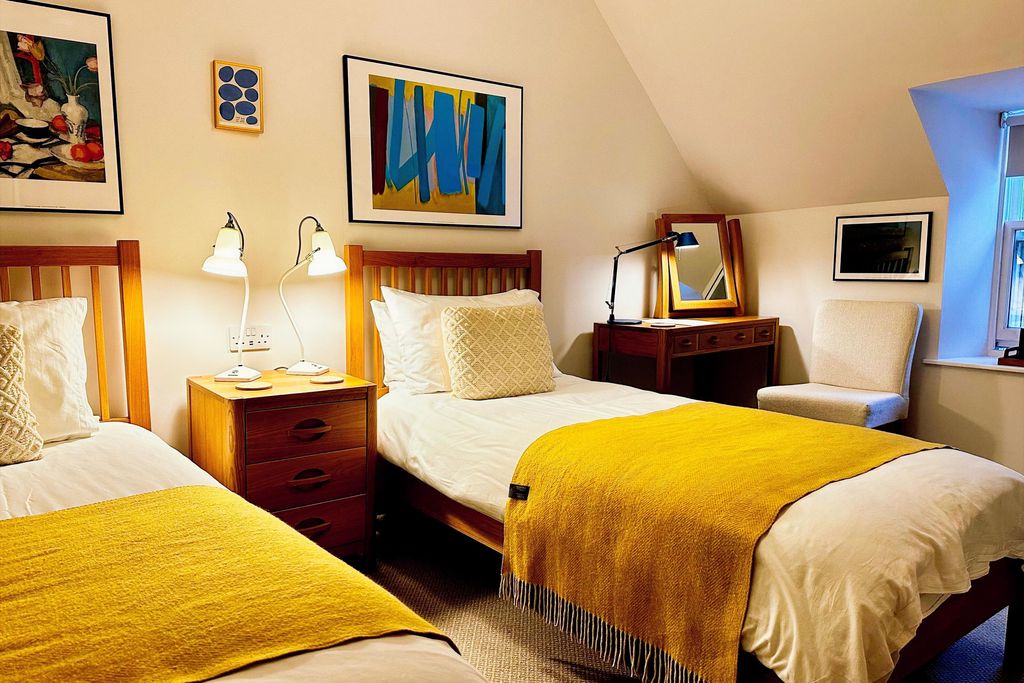 Roskhill House 6 - Gallery