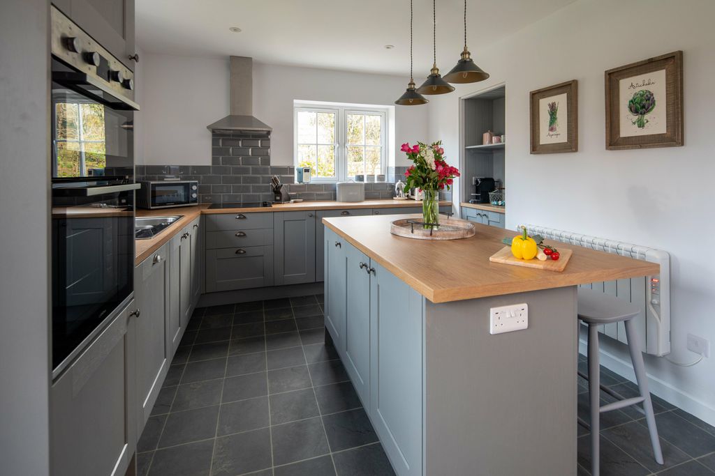 Gardener's Cottage 5 - Gallery