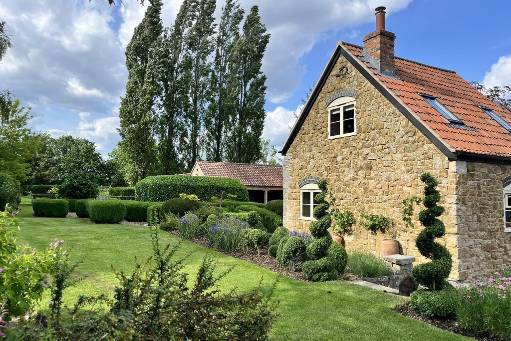 Pond Cottage 1 - Gallery