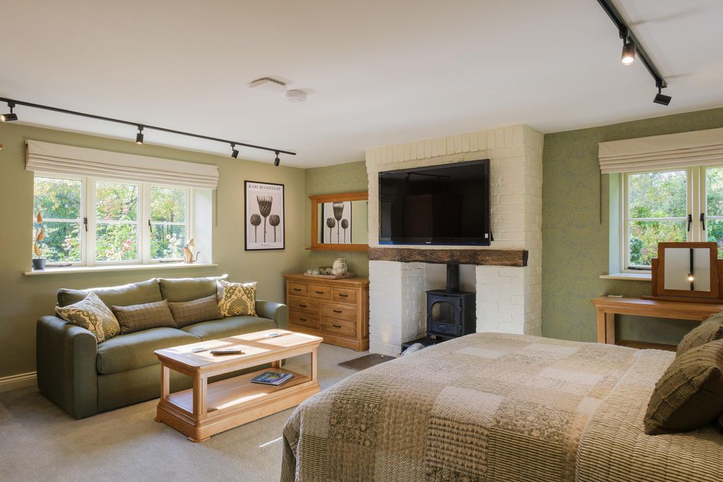 Pond Cottage 5 - Gallery