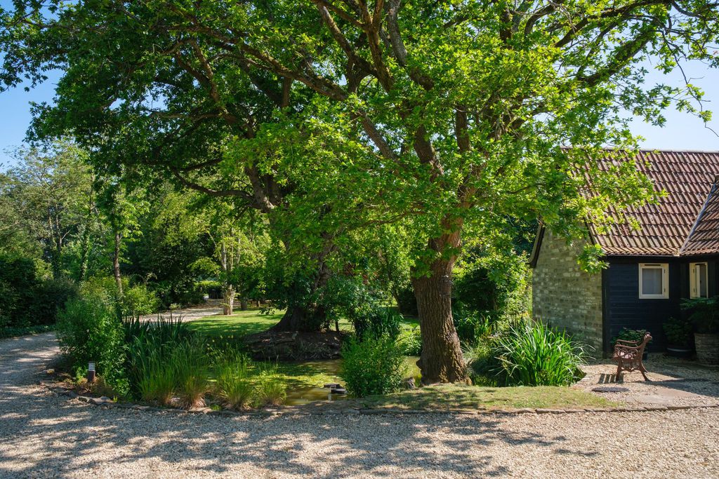 Pond Cottage 17 - Gallery