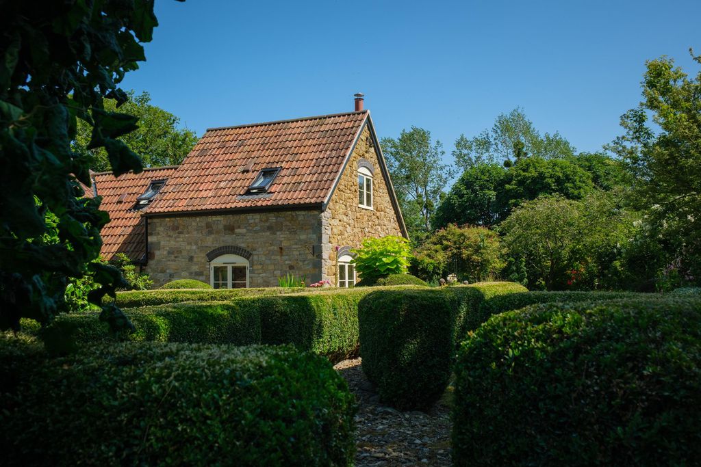 Pond Cottage 19 - Gallery