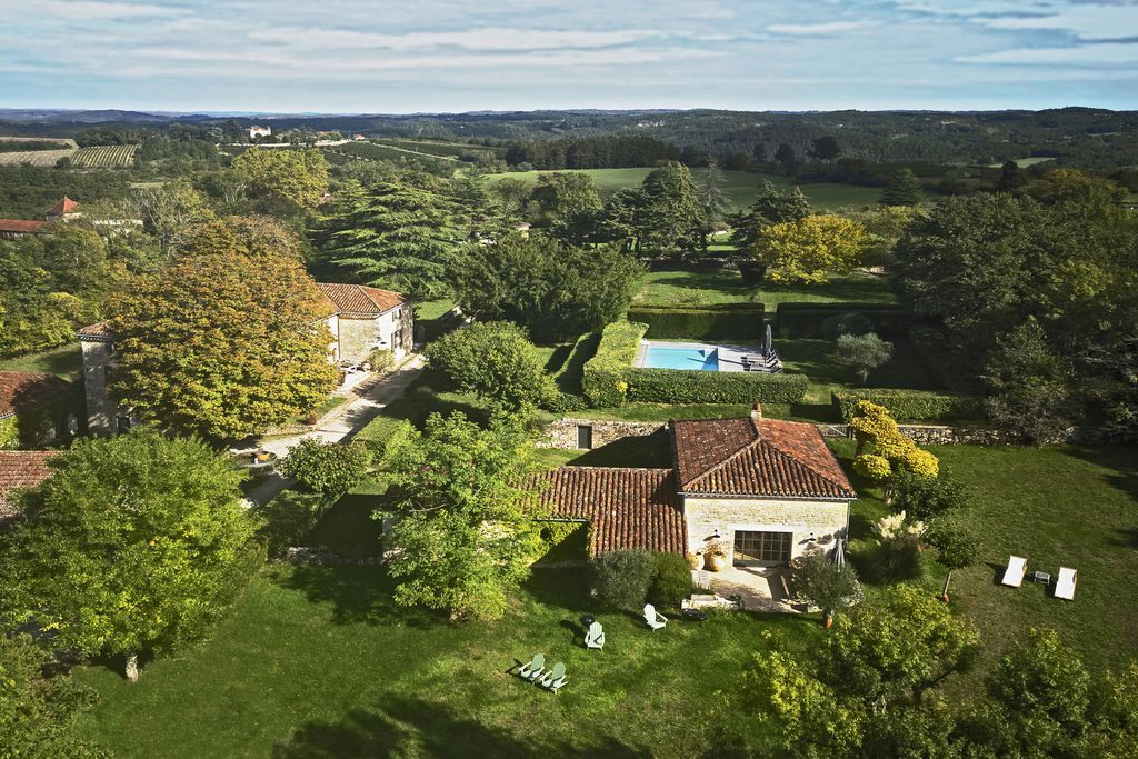 Les Champs Beaux 7 - Gallery