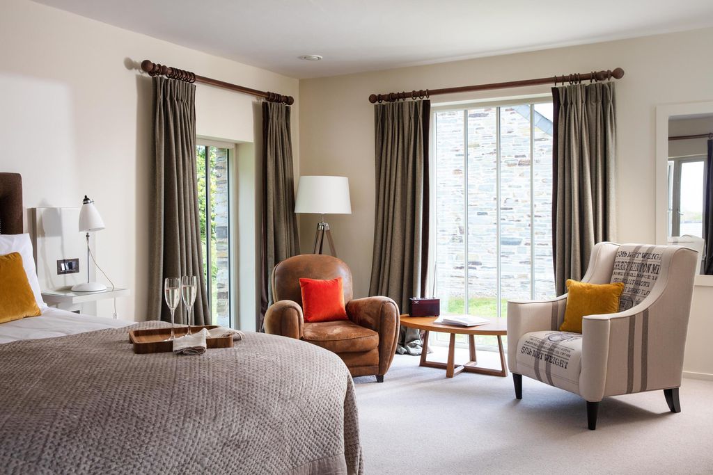 The Plume of Feathers 8 - Gallery