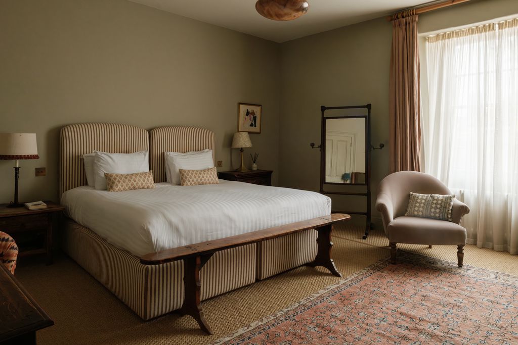 The Bradley Hare 4 - Gallery