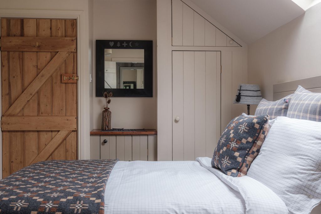 Little Bank 11 - Gallery