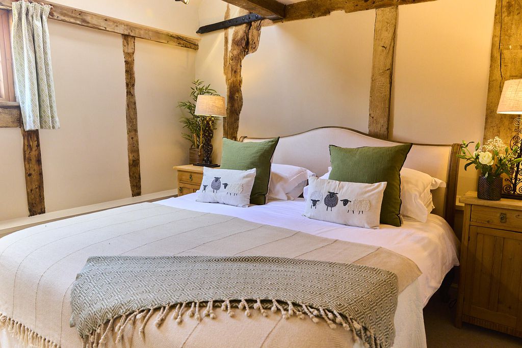 Middle Farm & Cottages: The Barn 4 - Gallery