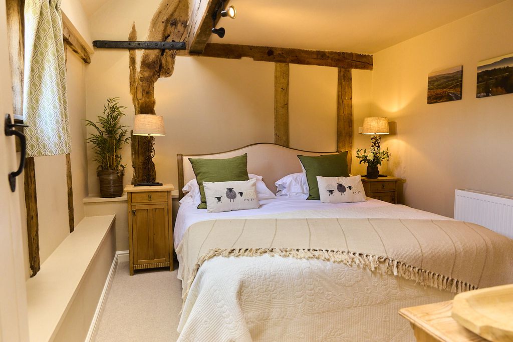 Middle Farm & Cottages: The Barn 5 - Gallery
